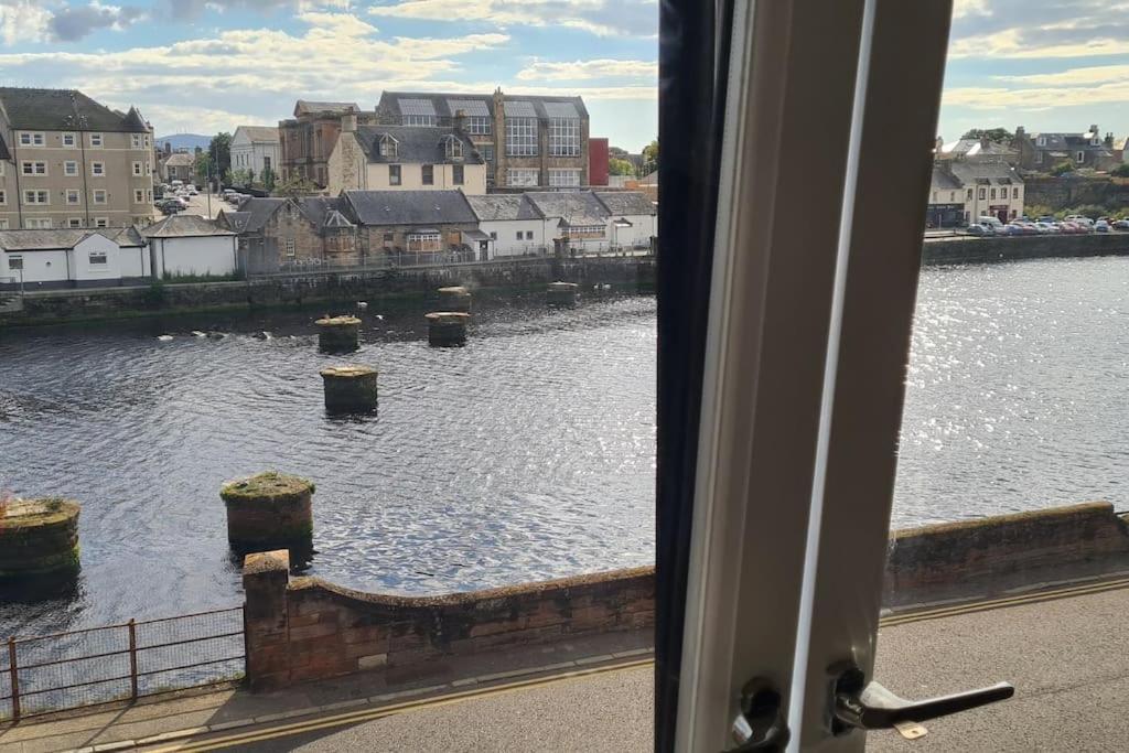 Stunning Refurbished 1 Bedroom, Harbour Apartment. Ayr Bagian luar foto