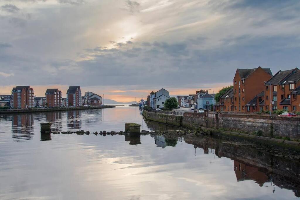 Stunning Refurbished 1 Bedroom, Harbour Apartment. Ayr Bagian luar foto